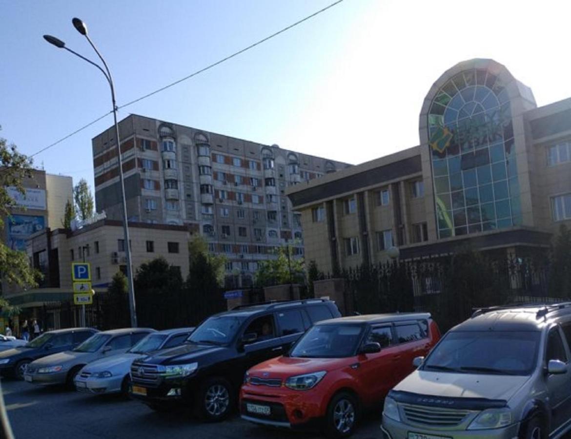 Апартаменты На Улице Розыбакиева, 103 Almati Kültér fotó